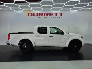 Nissan Frontier 2016 4x2 SL 4dr Crew Cab 5 ft. SB Pickup 5A (lanzamiento medio año)