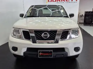 Nissan Frontier 2016 4x2 SL 4dr Crew Cab 5 ft. SB Pickup 5A (lanzamiento medio año)