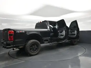 Ford F-250 Super Duty 2023 4x4 XL 4dr Crew Cab 6.8 ft. SB Pickup
