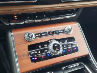 Lincoln Aviator 2023 AWD Reserve 4dr SUV