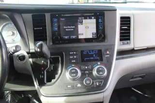 2016 TOYOTA SIENNA