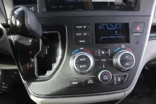 2016 TOYOTA SIENNA