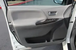 2016 TOYOTA SIENNA