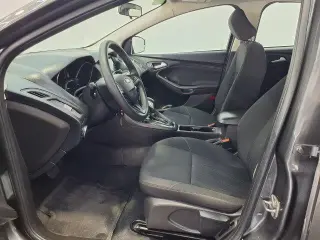 Ford Focus 2017 SEL 4dr Hatchback