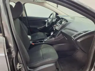 Ford Focus 2017 SEL 4dr Hatchback