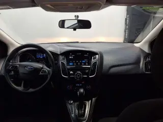 Ford Focus 2017 SEL 4dr Hatchback