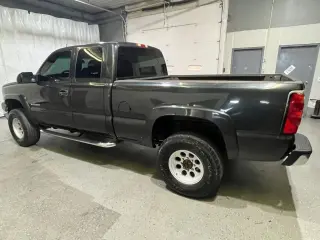 2004 Chevrolet Silverado 2500 HD con cabina extendida