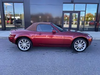 Mazda MX-5 Miata 2007 Grand Touring 2dr Convertible (2L I4 6M)