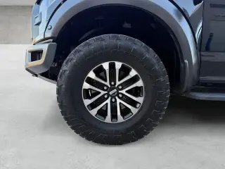 Ford F-150 2020 4x4 Raptor 4dr SuperCrew 5.5 ft. SB
