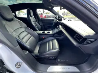 2022 PORSCHE TAYCAN