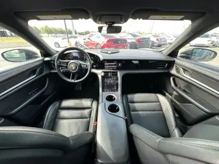 2022 PORSCHE TAYCAN