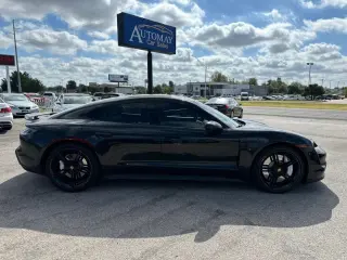 2022 PORSCHE TAYCAN