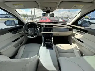 2017 JAGUAR XF
