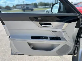 2017 JAGUAR XF