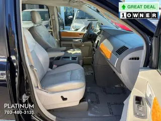 2010 Chrysler TOWN & COUNTRY