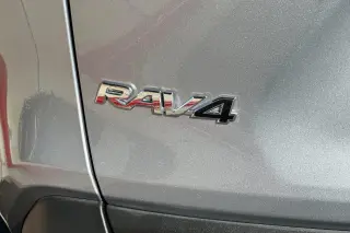 Toyota RAV4 Híbrido 2021 AWD XLE Premium 4dr SUV