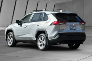 Toyota RAV4 Híbrido 2021 AWD XLE Premium 4dr SUV