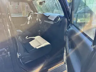 2012 Jeep Wrangler Unlimited Sahara 4x4
