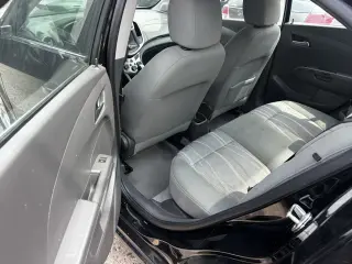 Sonic 2020 Chevrolet LT Sedán de automóvil automático