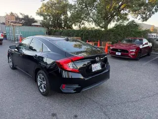 Honda Civic 2018 LX 4dr Sedán CVT