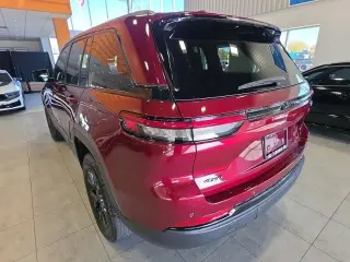 Jeep Grand Cherokee 2025 4x4 Laredo 4dr SUV
