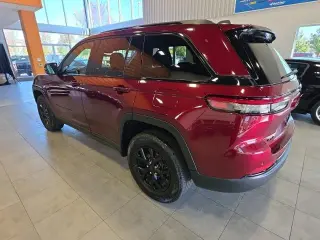 Jeep Grand Cherokee 2025 4x4 Laredo 4dr SUV
