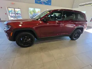 Jeep Grand Cherokee 2025 4x4 Laredo 4dr SUV