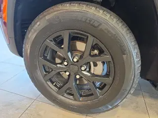 Jeep Grand Cherokee 2025 4x4 Laredo 4dr SUV