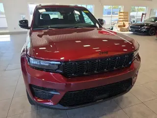 Jeep Grand Cherokee 2025 4x4 Laredo 4dr SUV