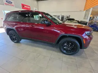 Jeep Grand Cherokee 2025 4x4 Laredo 4dr SUV