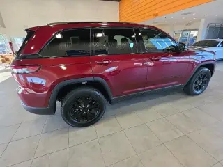 Jeep Grand Cherokee 2025 4x4 Laredo 4dr SUV