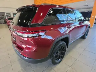 Jeep Grand Cherokee 2025 4x4 Laredo 4dr SUV