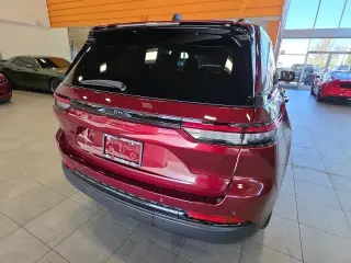 Jeep Grand Cherokee 2025 4x4 Laredo 4dr SUV