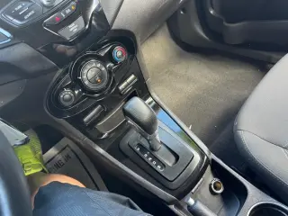 2015 Ford Fiesta 4dr Sdn SE