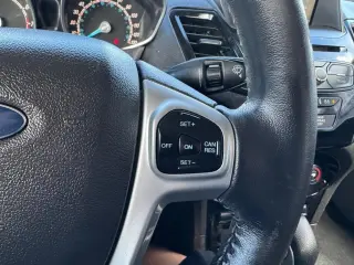 2015 Ford Fiesta 4dr Sdn SE