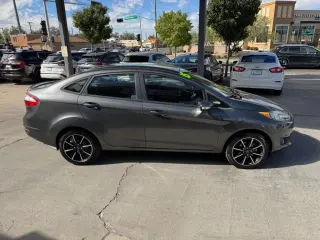 2015 Ford Fiesta 4dr Sdn SE