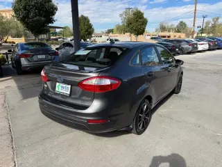 2015 Ford Fiesta 4dr Sdn SE