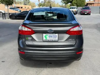 2015 Ford Fiesta 4dr Sdn SE