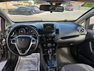 2015 Ford Fiesta 4dr Sdn SE