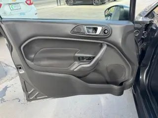 2015 Ford Fiesta 4dr Sdn SE