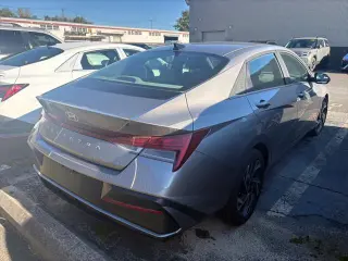 Hyundai ELANTRA 2024 SEL Sedán de 4 puertas