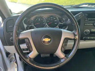 2011 Chevrolet Silverado 1500 4WD Crew Cab 143.5" LT