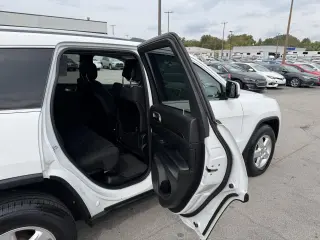 2013 Jeep Grand Cherokee 4WD 4dr Laredo