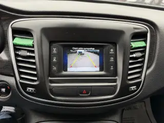 2015 Chrysler 200 4dr Sdn C FWD