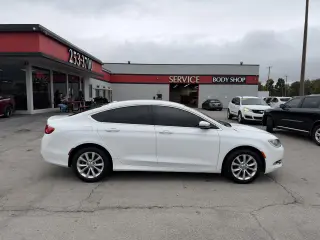 2015 Chrysler 200 4dr Sdn C FWD