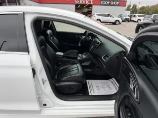2015 Chrysler 200 4dr Sdn C FWD