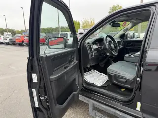 2014 RAM 1500 4WD Crew Cab 140.5" Express