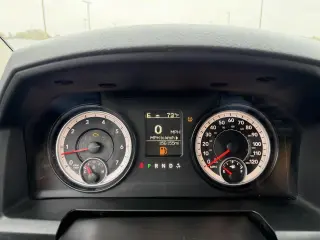 2014 RAM 1500 4WD Crew Cab 140.5" Express
