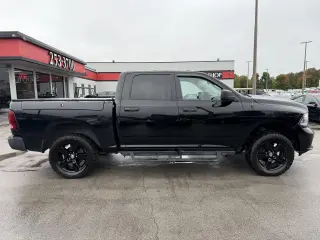 2014 RAM 1500 4WD Crew Cab 140.5" Express