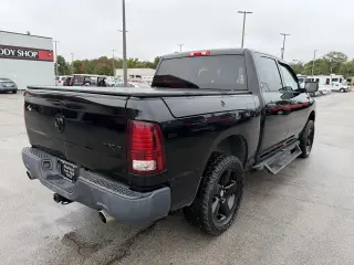2014 RAM 1500 4WD Crew Cab 140.5" Express